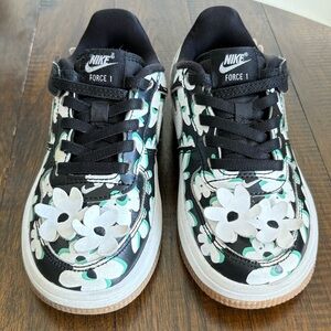 Nike Air Force 1 Kids Black and White Floral Sneakers w/ Green Accents, Sz 11.5C